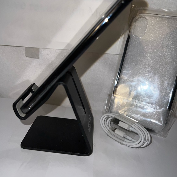 iPhone XS 256GB Space Gray Unlocked - Picture 6 of 7